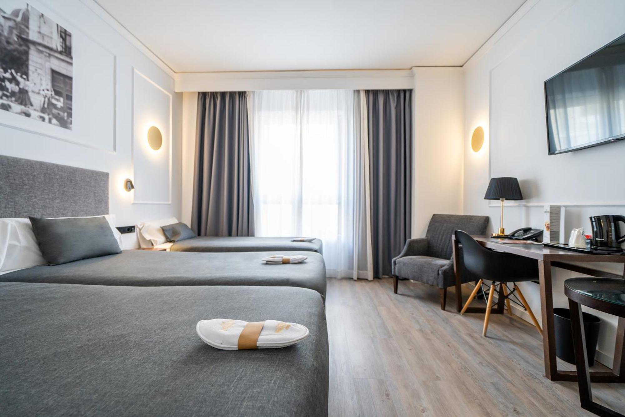 Hotel Conqueridor Valencia Room photo