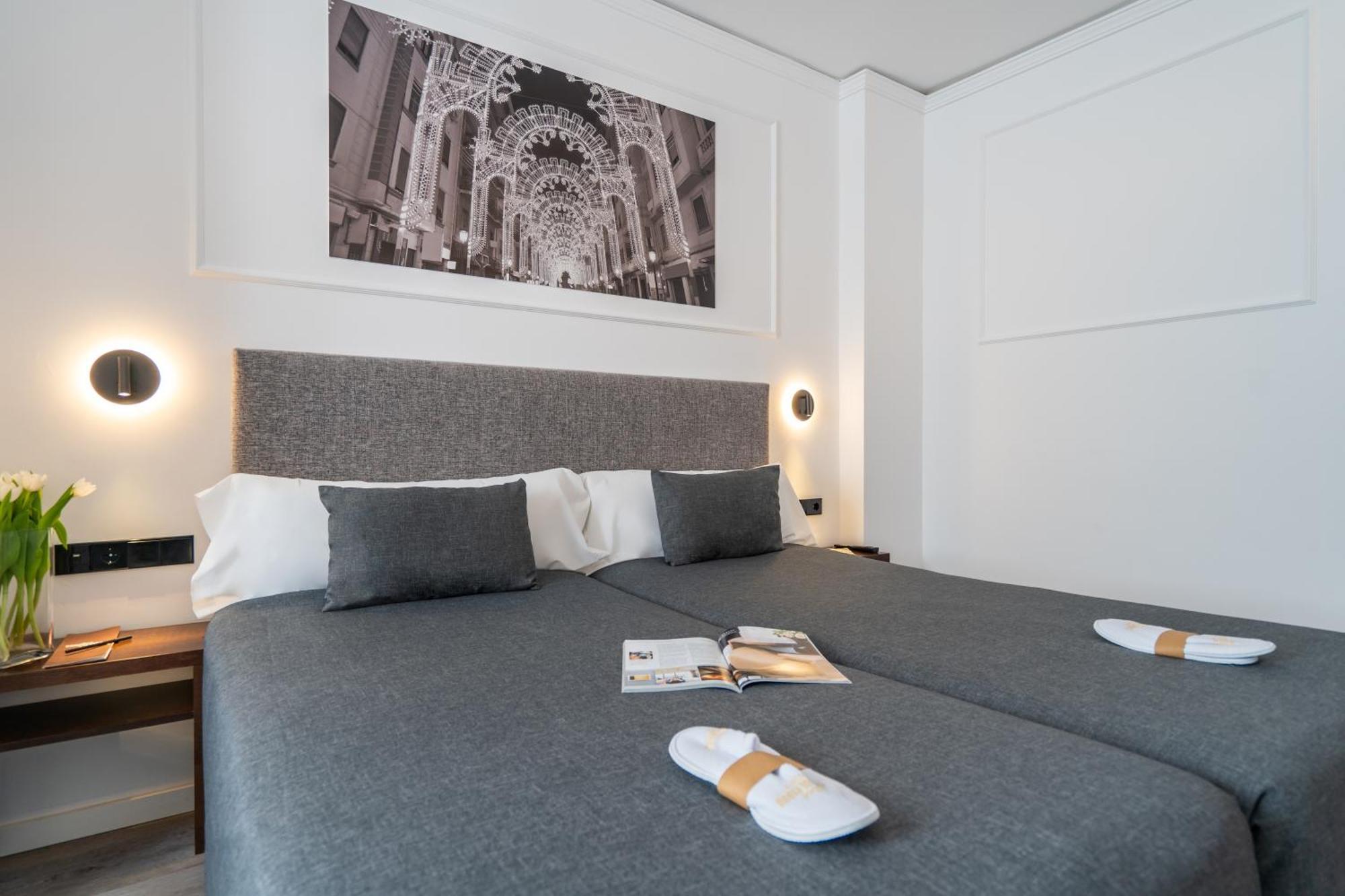Hotel Conqueridor Valencia Room photo