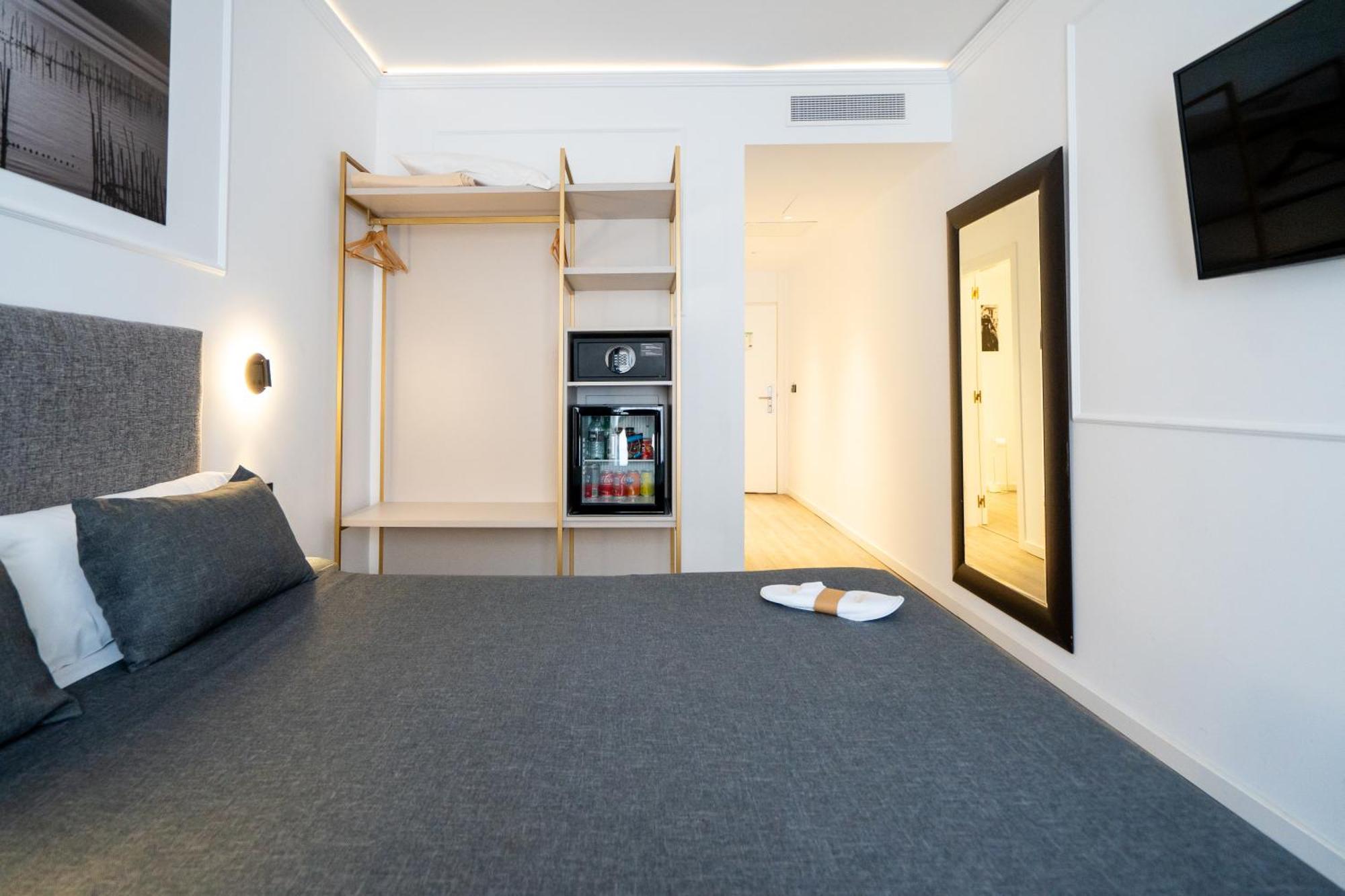 Hotel Conqueridor Valencia Room photo